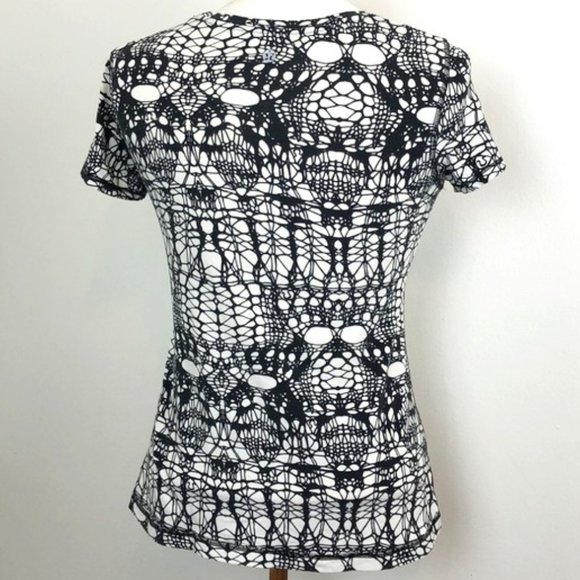 LULULEMON Lively Crewneck T-SHIRT Vitasea Black GLACIER Lace Pattern! Size 4! - Picture 4 of 7